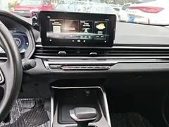 2022 Geely Emgrand 4th Gen 1.5L CVT Premium — фото 13