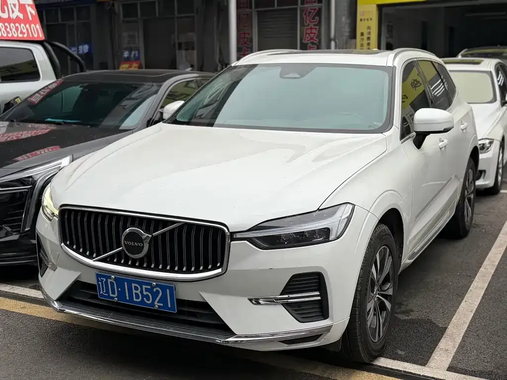 2023 Volvo XC60 4WD Luxury