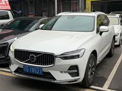 2023 Volvo XC60 4WD Luxury, белый — фото 1