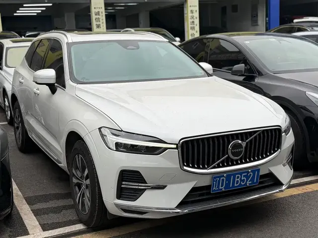 2023 Volvo XC60 4WD Luxury
