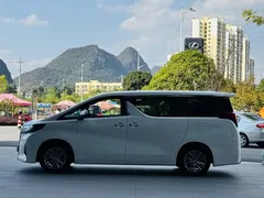 2021 Toyota Alphard Hybrid 2.5L Luxury, белый — фото 3
