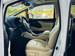 2021 Toyota Alphard Hybrid 2.5L Luxury, белый — фото 12