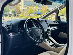 2021 Toyota Alphard Hybrid 2.5L Luxury, белый — фото 13