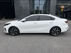 2023 Kia Cerato 1.5L CVT Premium, белый — фото 3