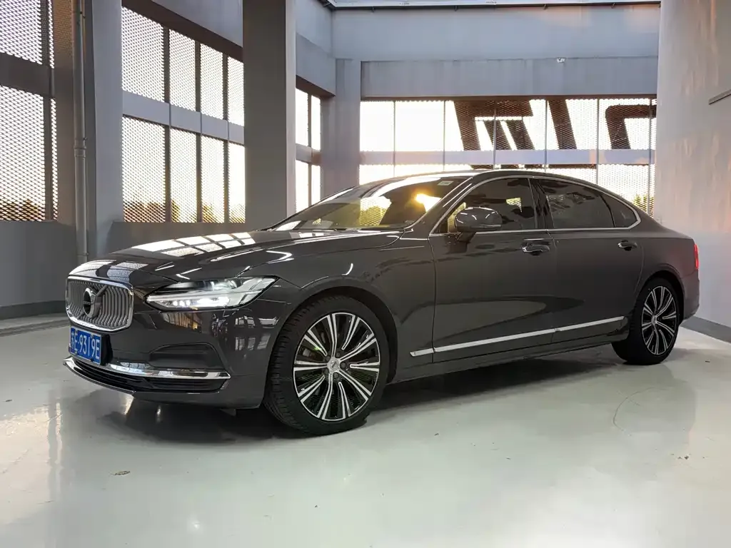 2022 Volvo S90