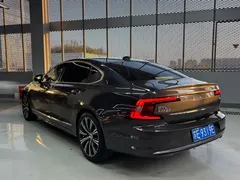 2022 Volvo S90 — фото 11