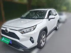 2021 Toyota RAV4 2.0L CVT 4WD Fashion, белый — фото 1