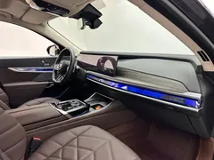 2023 BMW 7 Series 735Li M Sport Package, чёрный — фото 11