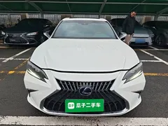 2021 Lexus ES 300h Hybrid Premium, белый — фото 3