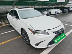 2021 Lexus ES 300h Hybrid Premium, белый — фото 4