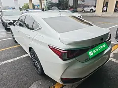 2021 Lexus ES 300h Hybrid Premium, белый — фото 5