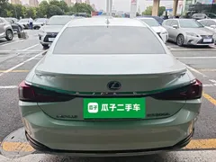 2021 Lexus ES 300h Hybrid Premium, белый — фото 6