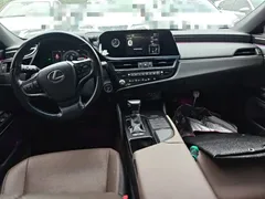 2021 Lexus ES 300h Hybrid Premium, белый — фото 10