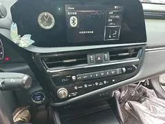 2021 Lexus ES 300h Hybrid Premium, белый — фото 13