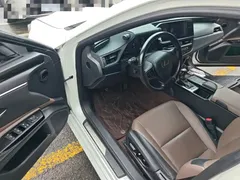 2021 Lexus ES 300h Hybrid Premium, белый — фото 16
