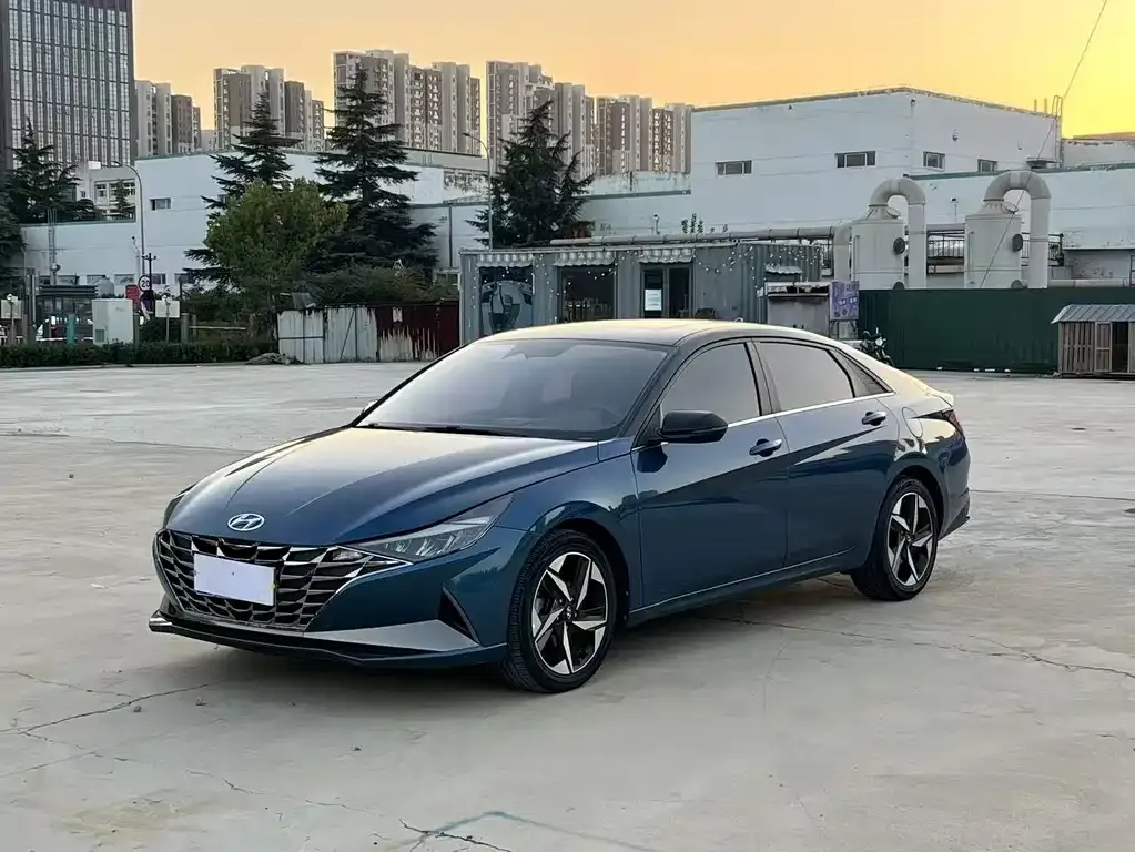 2022 Hyundai Elantra 1.5L CVT LUX Premium