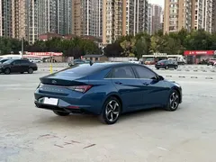 2022 Hyundai Elantra 1.5L CVT LUX Premium, синий — фото 4