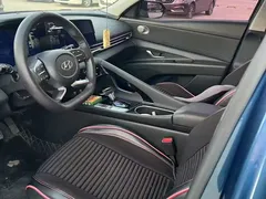2022 Hyundai Elantra 1.5L CVT LUX Premium, синий — фото 7