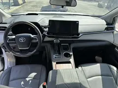 2023 Toyota Sienna 2.5L Hybrid Comfort, белый — фото 4