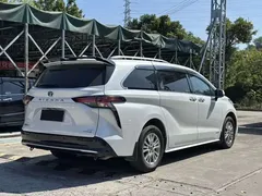 2023 Toyota Sienna 2.5L Hybrid Comfort, белый — фото 7
