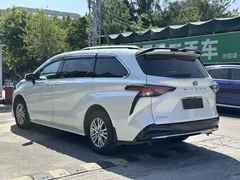 2023 Toyota Sienna 2.5L Hybrid Comfort, белый — фото 9