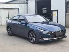2022 Hyundai Elantra 1.5L CVT LUX Premium, синий — фото 3