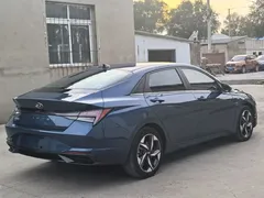 2022 Hyundai Elantra 1.5L CVT LUX Premium, синий — фото 4