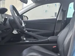 2022 Hyundai Elantra 1.5L CVT LUX Premium, синий — фото 9