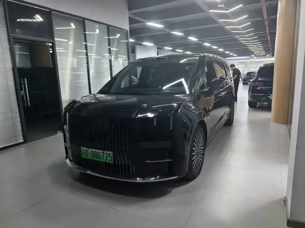 2024 Zeekr 009 7 seats 108kWh