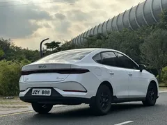 2025 BYD Qin PLUS DM-i PHEV Smart Driving 55km Leading, белый — фото 6
