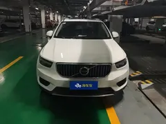 2021 Volvo XC40 T3 Luxury, белый — фото 2