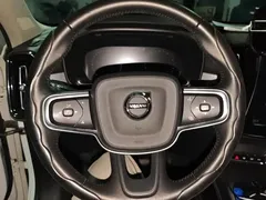 2021 Volvo XC40 T3 Luxury, белый — фото 15