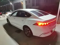 2021 BYD Qin PLUS DM-i PHEV 55km Premium, белый — фото 5