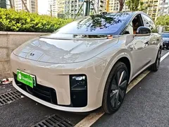 2025 Li Auto i8 Standard — фото 1