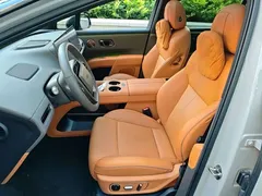 2025 Li Auto i8 Standard — фото 15