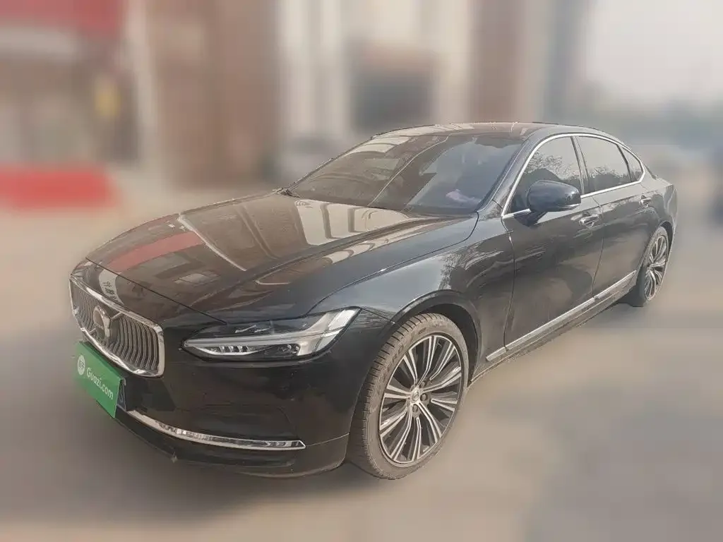2022 Volvo S90