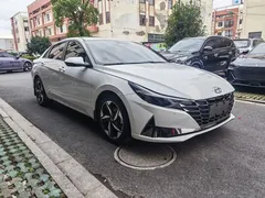 2022 Hyundai Elantra 1.5L CVT LUX Premium, белый — фото 2