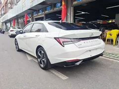 2022 Hyundai Elantra 1.5L CVT LUX Premium, белый — фото 5