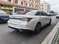 2022 Hyundai Elantra 1.5L CVT LUX Premium, белый — фото 6