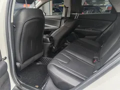 2022 Hyundai Elantra 1.5L CVT LUX Premium, белый — фото 10