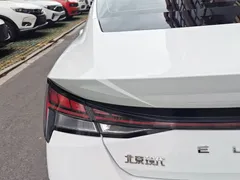 2022 Hyundai Elantra 1.5L CVT LUX Premium, белый — фото 13