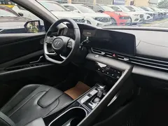 2022 Hyundai Elantra 1.5L CVT LUX Premium, белый — фото 17