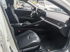 2022 Hyundai Elantra 1.5L CVT LUX Premium, белый — фото 18