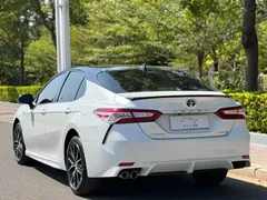 2023 Toyota Camry Hybrid 2.5HS Fashion, белый — фото 6