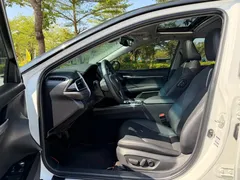 2023 Toyota Camry Hybrid 2.5HS Fashion, белый — фото 11