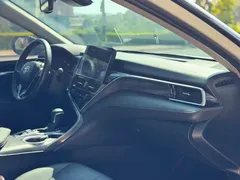 2023 Toyota Camry Hybrid 2.5HS Fashion, белый — фото 15