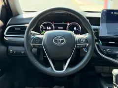 2023 Toyota Camry Hybrid 2.5HS Fashion, белый — фото 17