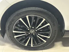 2022 Toyota Venza 2.0L CVT 2WD Premium, белый — фото 12