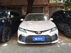 2021 Toyota Camry 2.0G Luxury, белый — фото 2