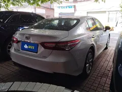 2021 Toyota Camry 2.0G Luxury, белый — фото 3